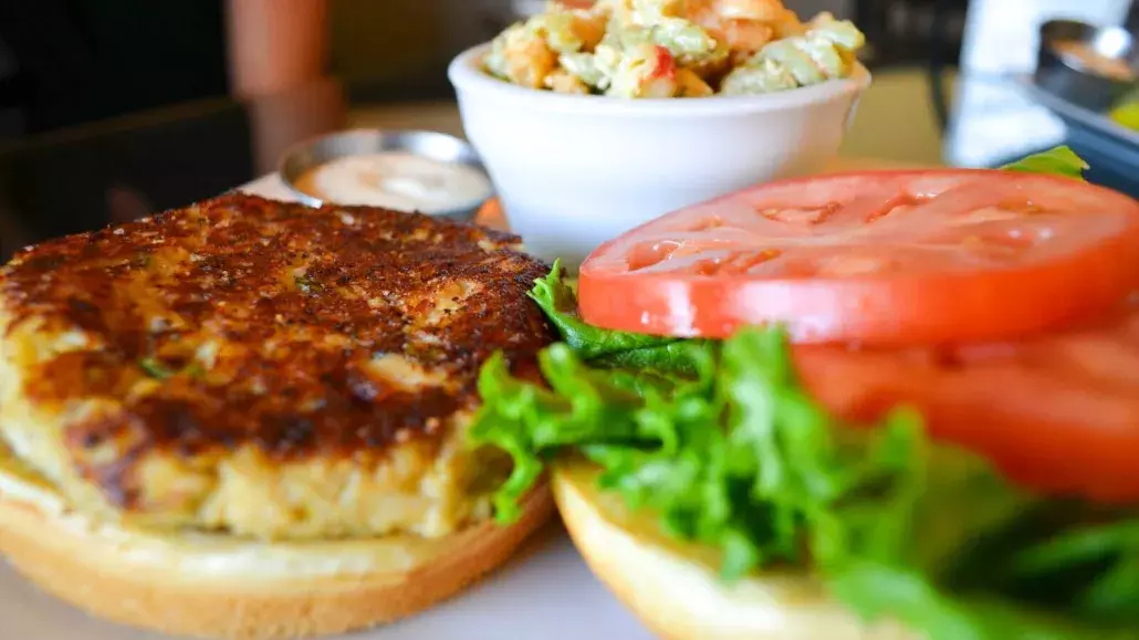 sundae cafe restaurant seafood crab cake dining tybee island
